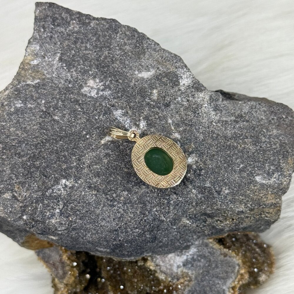 Vintage Gold Tone Oval Jade Pendant - Picture 2 of 3